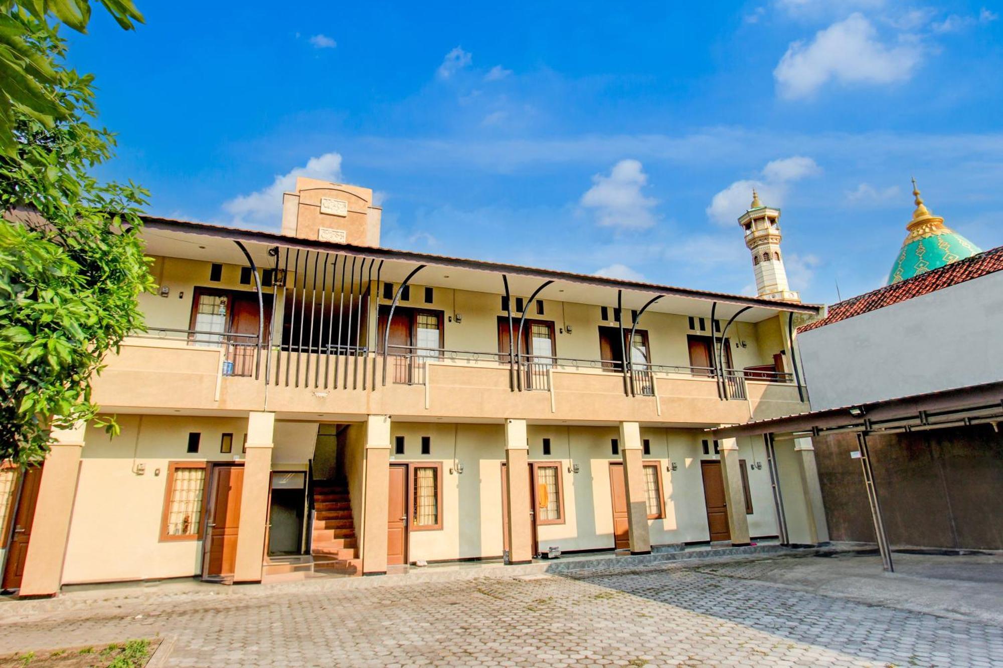 Oyo Life 93284 Kos Cendana Raya Hotel Mataram Exterior photo